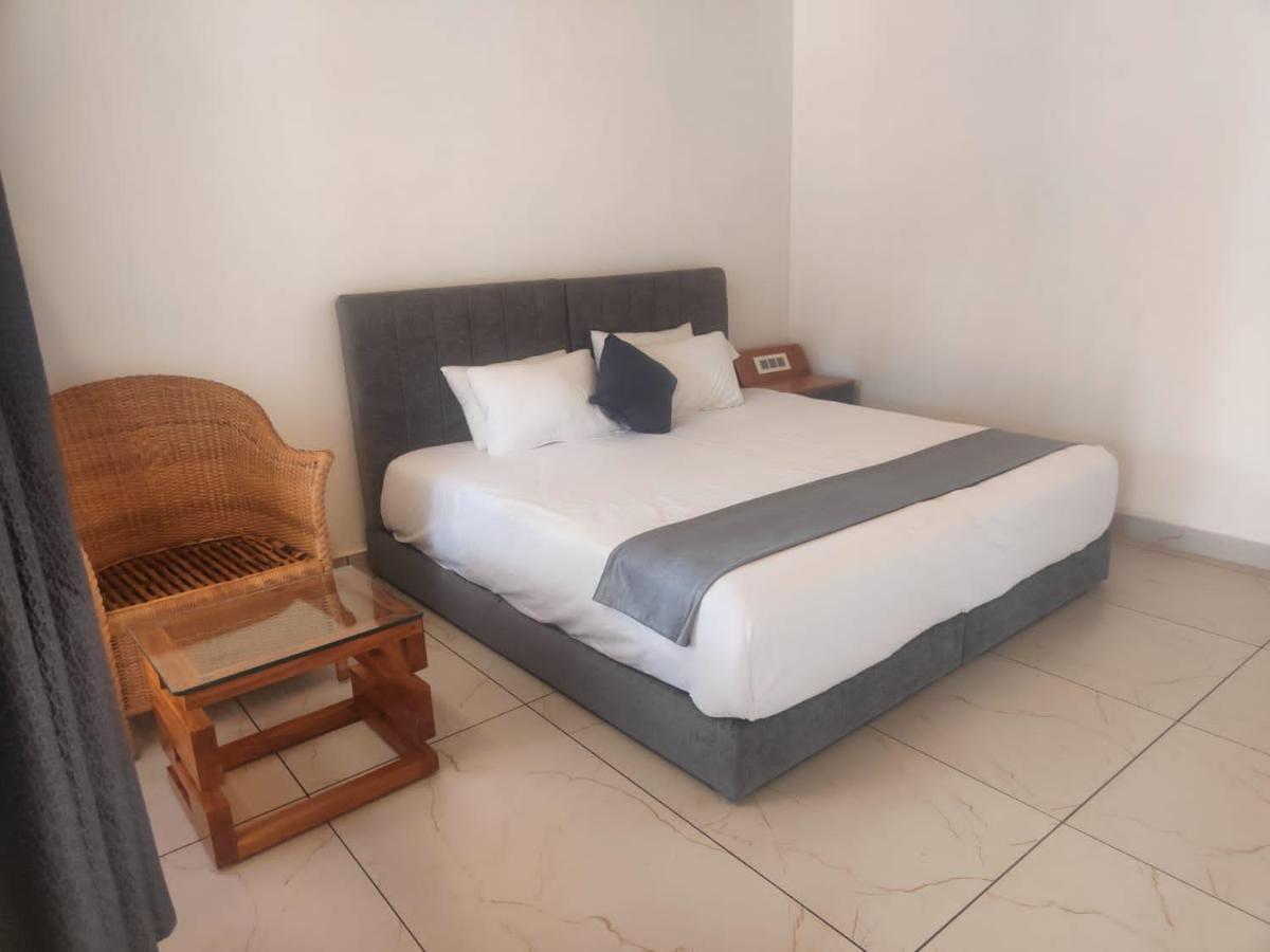 Hotel The Royal Island Mundrothuruth Esterno foto